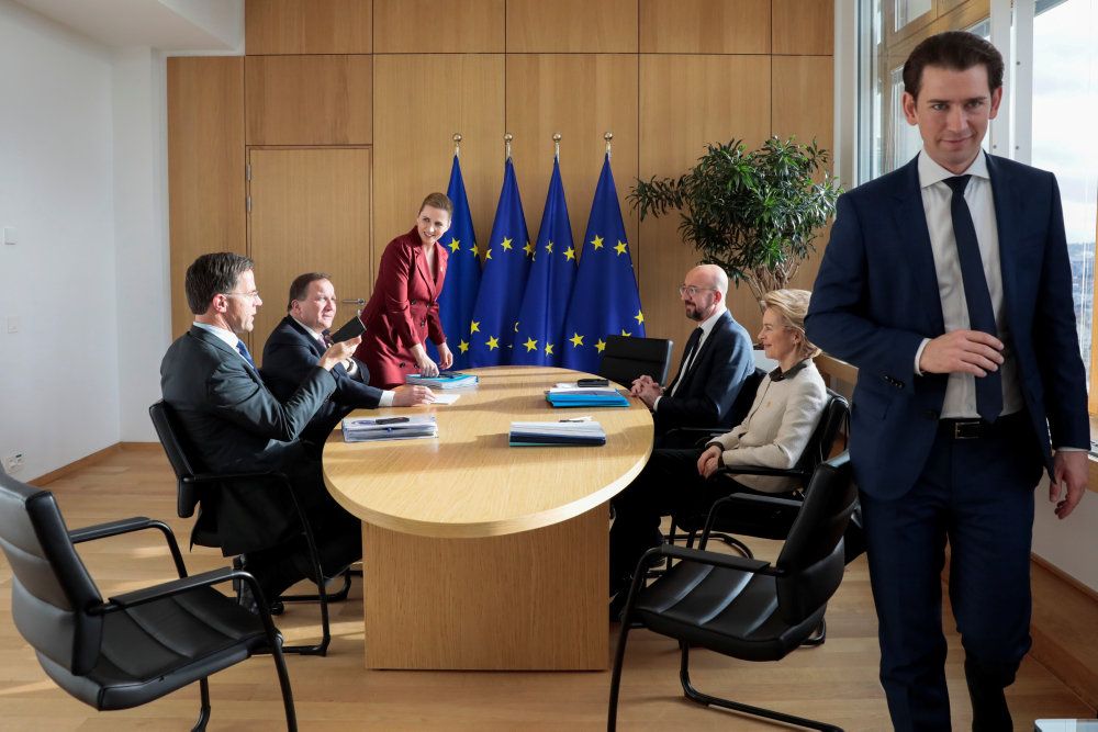 Østrigs forbundskansler, Sebastian Kurz (th.), skriver på Twitter, at han på torsdag skal mødes med Danmarks statsminister, Mette Frederiksen (S, i baggrunden) samt Israels premierminister, Benjamin Netanyahu, i Israel. (Arkivfoto)