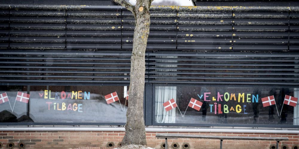 Der er grønt lys til at genåbne skoler og uddannelsesinstitutioner på Bornholm fra på mandag. Men skolestarten vil nok blive nogle dage forsinket, vurderer borgmester Thomas Thors. Udfordringen er at skaffe tilstrækkelig mange podere til test af elever og lærere. (Arkiv)