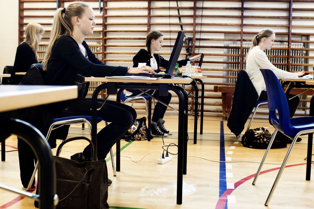 Der er stadig ikke klarhed over, hvad der kommer til at ske med sommerens eksamener for elever i folkeskolen og på ungdomsuddannelser.