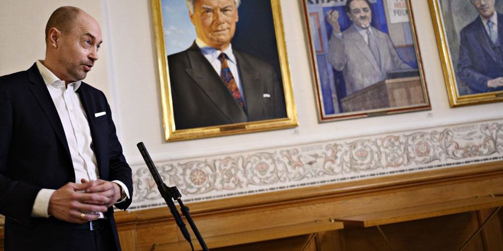 Sundhedsminister Magnus Heunicke (S) skriver på Facebook, at der vil blive tale om en regionalt inddelt genåbning. (Arkiv