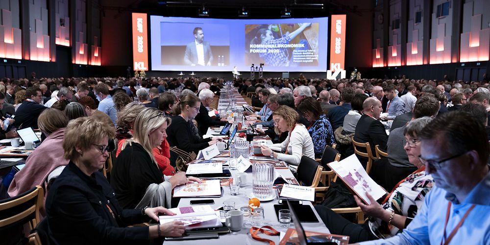 Kommunerne kunne yde en bedre og billigere service til borgerne, hvis deres økonomiafdelinger, som her er samle til det årlige KØF-møde, kom i spil tidligere, så økonomistyringen blev et stærkere ledelsesværktøj, mener professor.
