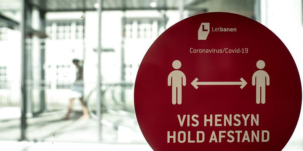 Forholdsreglerne mod corona virker også effektivt mod andre sygdomme, og der var derfor en lav dødelighed i store dele af 2020. Særligt influenzadødsfald var på et meget lavt niveau. Men dødeligheden ramte alligvel normalen efter en hård coronavinter.