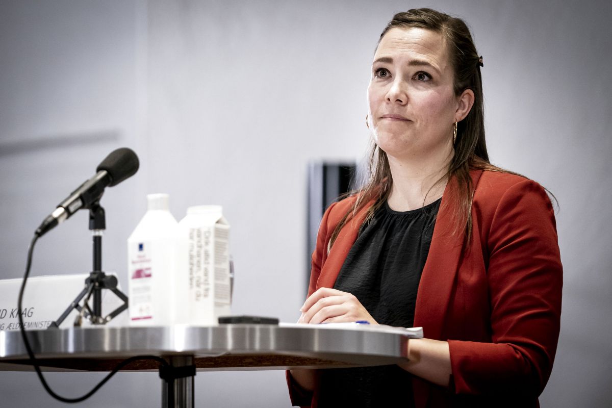 Blandt andre social- og ældreminister Astrid Krag (S) ønsker det undersøgt, hvordan plejehjemmene forebygger og håndterer udbrud af corona.