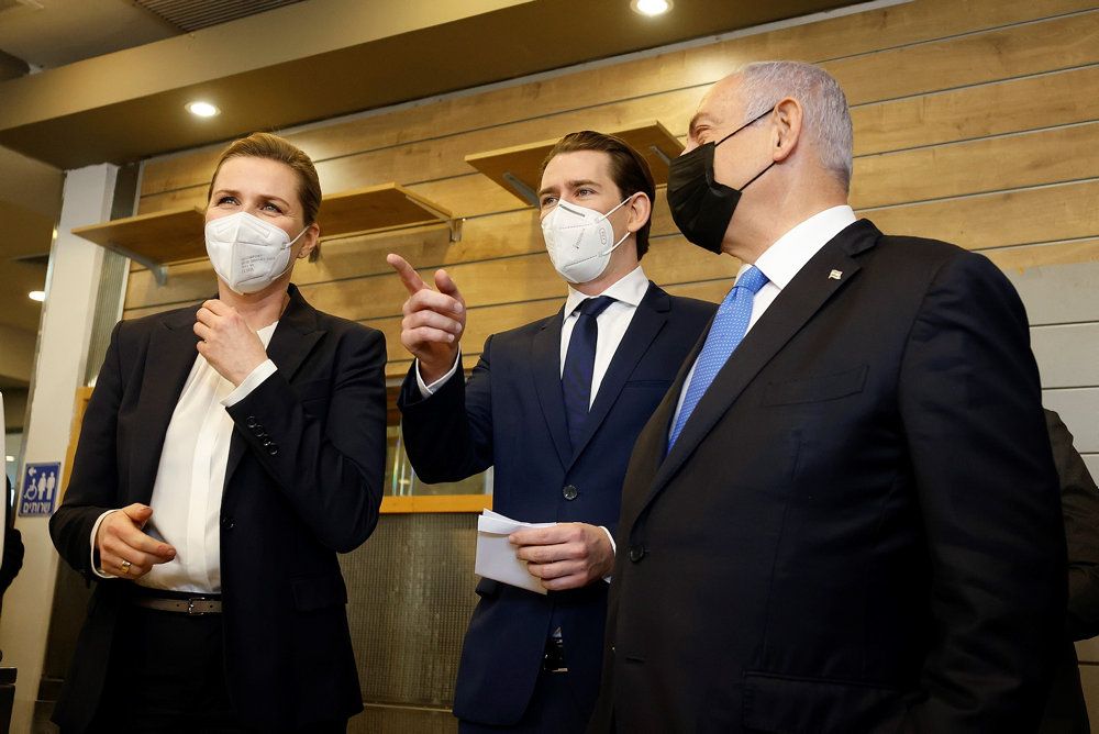 Statsminister Mette Frederiksen, den israelske premierminister Benjamin Netanyahu og den østrigske forbundskansler, Sebastian Kurz besøger fitnesscenteret Holmes Place i byen Modiin.