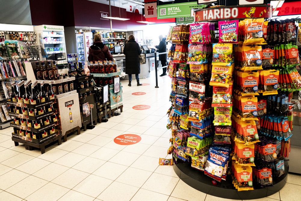 Der er ingen øget smitterisiko forbundet med at tage ud og købe ind. Det viser et nyt studie fra Nordsjællands Hospital. (Arkivfoto)