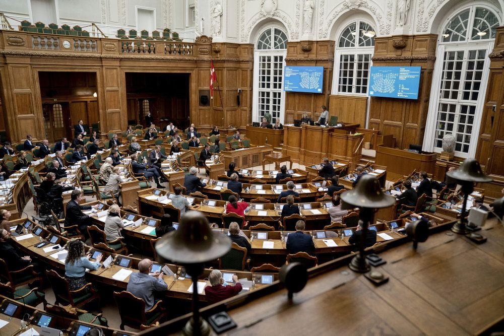 Folketinget har stemt et lovforslag igennem, der betyder, at man i slutningen af marts vil kunne få udbetalt de sidste feriepenge. (Arkivfoto)