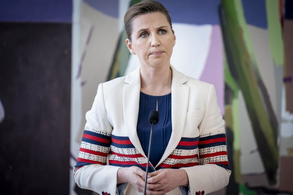 - Det er jer, der kender lokalområdet. I kan langt hurtigere end andre få øje på, at der er en sammenhæng mellem den daginstitution, det boligområde og den skole. Vi har behov for jeres viden for hurtigt at kunne få slået smitten ned, siger statsministeren i en tale til landets borgmestre. (Arkivfoto)