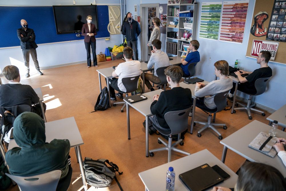 Statsminister Mette Frederiksen (S) besøger 9. afgangsklasse på folkeskolen Midtskolen i Dalby på Midtsjælland, torsdag den 18. marts 2021.. (Foto: Mads Claus Rasmussen/Ritzau Scanpix)
