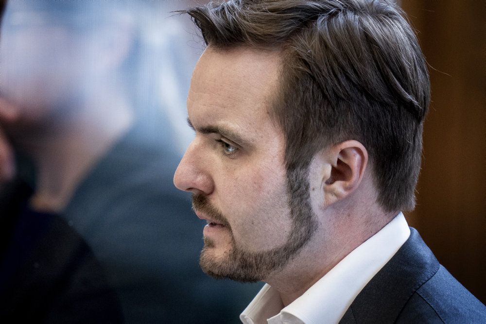 Erhvervsminister Simon Kollerup (S) opfordrer erhvervslivet til at være tålmodige, indtil der igen kan åbnes for kunder.