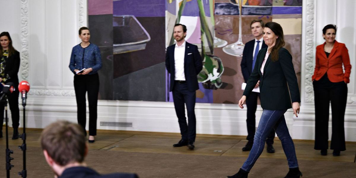 Statsminister Mette Frederiksen (S) gør mandag klar til at fortælle om den langsigtede plan for genåbning sammen med alle Folketingets partier, undtagen Nye Borgerlige.