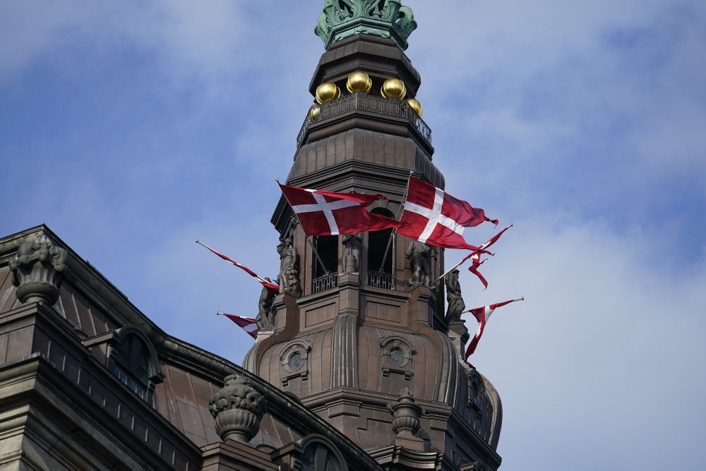 Alle over 50 år kan have fået første stik med en vaccine 9. maj, hvilket kan danne grundlag for en større genåbning af landet. (Arkivfoto)