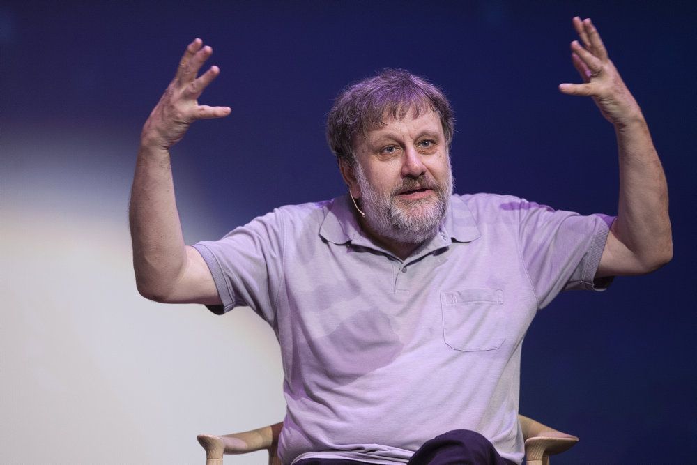 Den slovenske stjernefilosof Slavoj Žižek, her fotograferet i 2014 i samtale med Paul Holdengräber fra New York Public Library, er med på programmet for årets udgave af filmfestivalen CPH Dox.