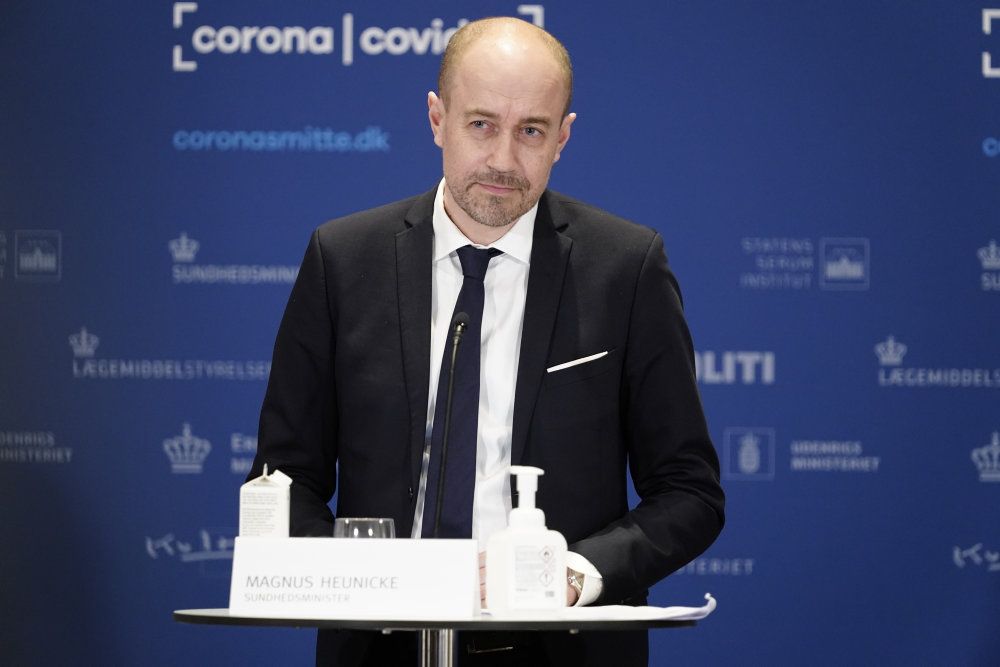 Sundhedsminister Magnus Heunicke (S) opfordrer danskerne til at være meget uden for i påsken.