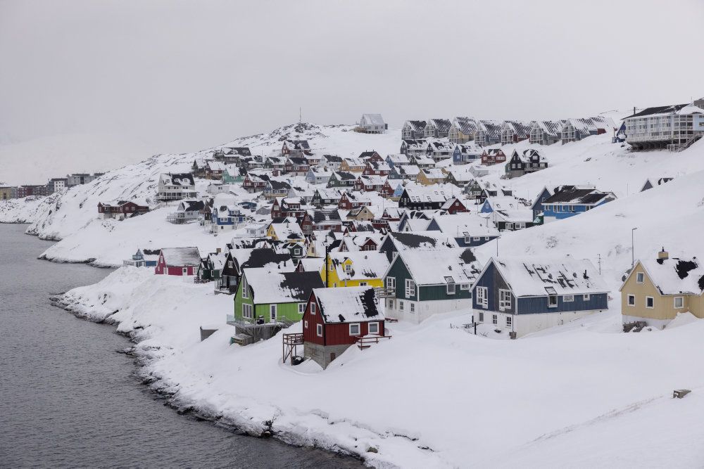 Grønland er verdens største ø. Arealet er 2.175.600 kvadratkilometer. Det gør øen større end følgende lande tilsammen: Frankrig, Tyskland, Spanien, Storbritannien, Italien, Grækenland, Schweiz og Belgien.