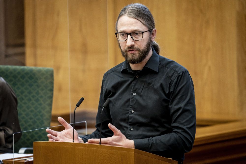 Stinus Lindgreen (RV) under møde i Folketingssalen med ministrenes spørgetid på Christiansborg, onsdag den 27. januar 2021. Der er blandt andet hasteforespørgsel om nødlicens til vaccineproduktion under dagens møde.. (Foto: Mads Claus Rasmussen/Ritzau Scanpix)