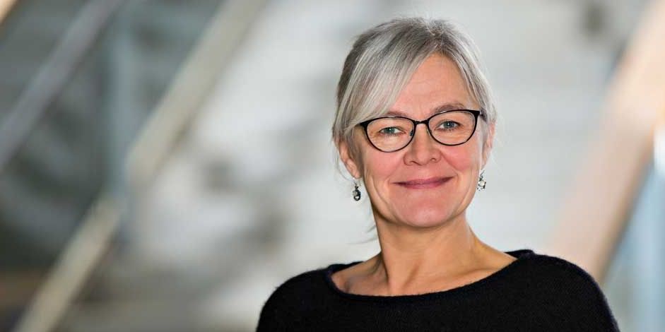 Der er brug for helt at gentænke jobcentrenes hjælp til socialt udsatte borgere, mener lektor Edda Luth. Hun foreslår nedlæggelse af rehabiliteringsteams og ad hoc samarbejde mellem professionelle om den enkelte borger.