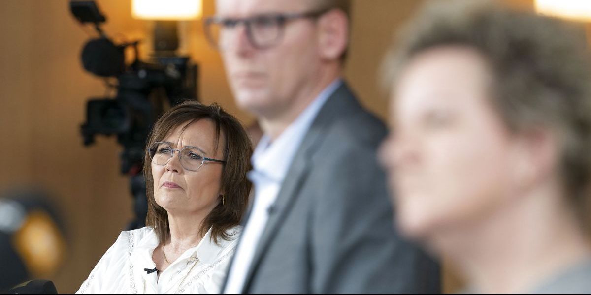 Susanne Eilersen ses her længst til venstre på pressemødet, hvor Fredericia Kommune præsenterede advokatundersøgelses konklusioner.
