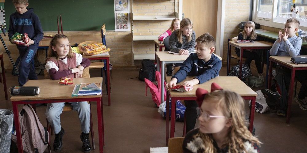 Genåbningen af den fysiske undervisning for de små klasser kan sagtens aflæses i de danske smittetalsstatistikker. (Arkiv) - 