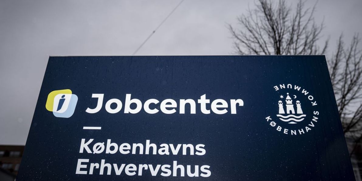 Årsagen til flere ledige skyldes primært, at der er færre i aktivering, hvilket skal ses i lyset af, at landets jobcentre har været delvist nedlukkede.