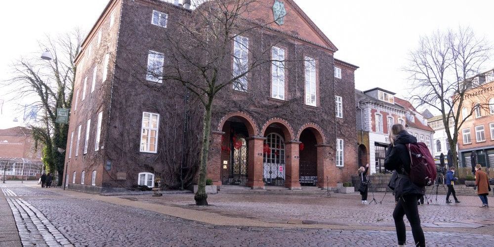 I februar lukkede regeringen alle skoler og daginstitutioner i Kolding Kommune efter ønske fra kommunen selv og en anbefaling fra Styrelsen for Patientsikkerhed. I aften om genåbning står, at kommunerne selv skal have beføjelser til at indføre restriktioner såsom skolelukninger. (Arkiv)