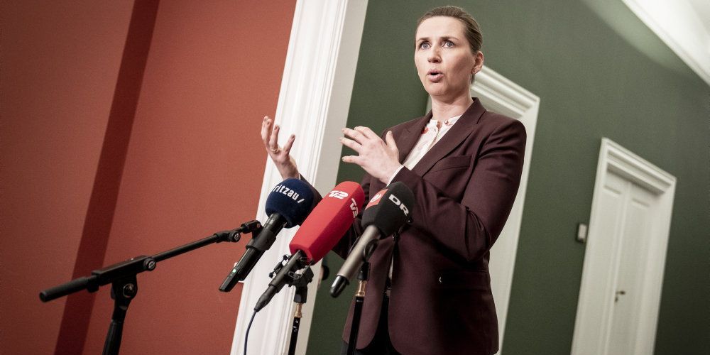 "Vi giver mulighed for, at flere danskere kan komme ud og lave ting sammen udenfor. Vi skal gøre det ansvarligt, men uden at sætte smitten over styr," sagde statsminister Mette Frederiksen (S) efter forhandlingerne torsdag.