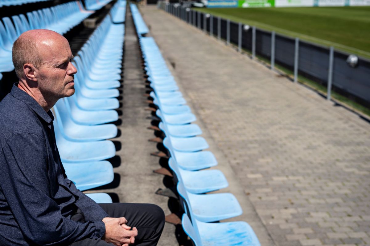 Ikke kun udenfor men også indenfor i hallerne skal børn og unge have lov at give den gas med idræt, mener Morten Mølholm Hansen, der er direktør i Danmarks Idrætsforbund (DIF).