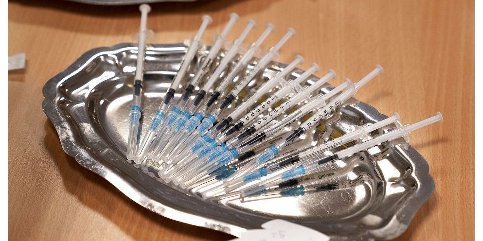 Hvem skal tilbydes de overskydende vacciner på dagen? Det er et dilemma, centerchefen i Høje-Taastrup Kommune står over for. (Arkiv)