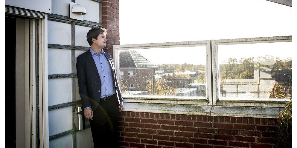 Borgmester Henrik Rasmussen (K) har svært ved at forstå, hvorfor skoler og daginstitutioner skal holdes lukkede i to uger. (Arkiv)