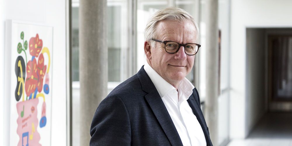 En af landets tungeste borgmestre - Jens Ive (V) fra Rudersdal retter skarp kritik mod socialminister Astrid Krag for at skrue borgernes forventninger til kommunernes hjælp til handicappede uden at give kommunerne flere penge. "Det er dybt useriøst," siger han.