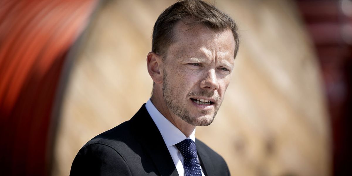 (Arkiv) Med 110 procent af dagpengesatsen er ufaglærte lediges lyst til at uddanne sig som faglærte steget. Beskæftigelsesministeren Peter Hummelgaard (S) præsenterede regeringens udspil på virksomheden Kemp og Lauritzen i Albertslund i juni 2020.