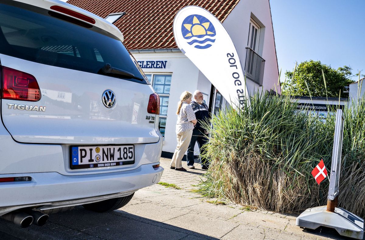 Regeringen skal ikke vente til 26. juni med at åbne op for, at tyskere kan rejse til Danmark på sommerhusferie. Det mener Dansk Erhverv.