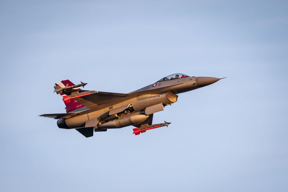 Fire F-16-fly deltog mandag i markeringen af 75-årsdagen for befrielsen af Bornholm. (Arkivfoto).