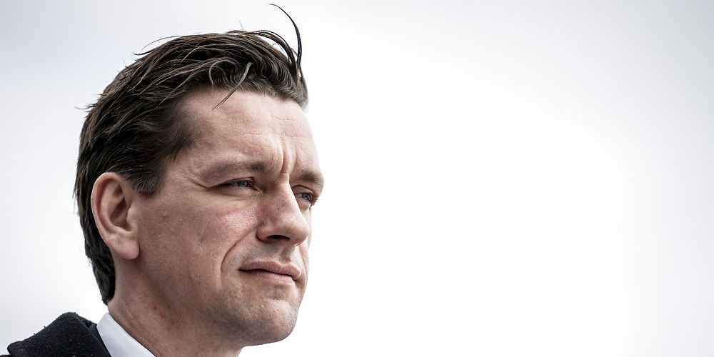 Indenrigs- og boligminister er nu under pres fra SF, Venstre og De Radikale i sagen om en ændring i udligningssystemet, som giver kommunerne økonomisk incitament til at placere borgere på institutioner indenfor kommunegrænsen.
