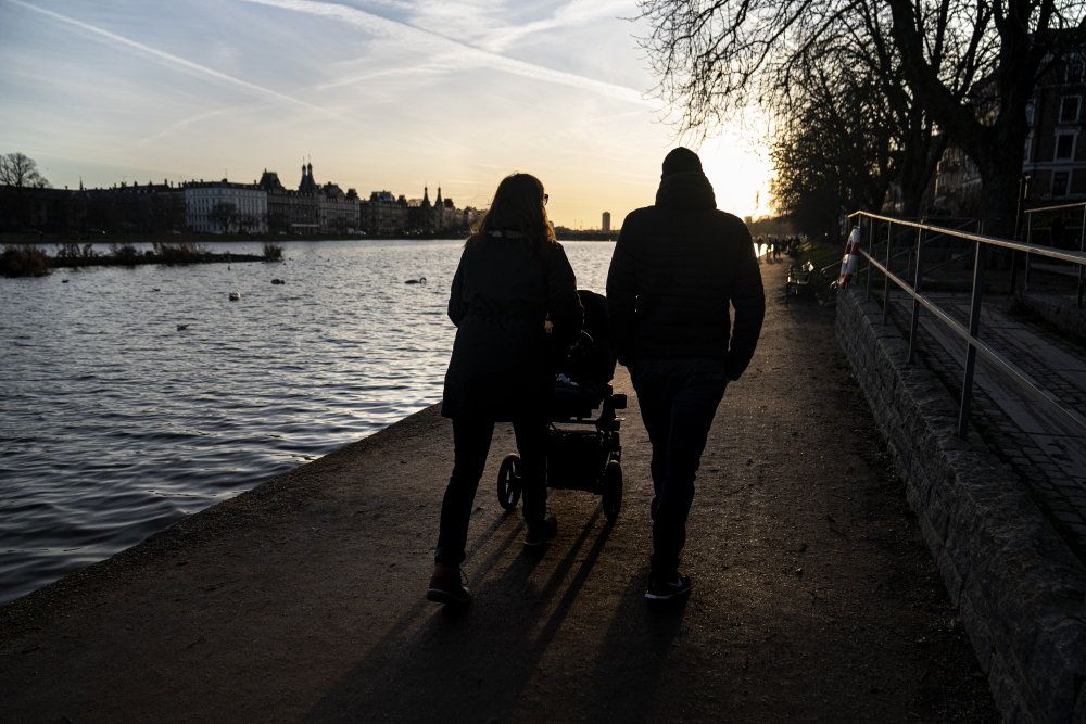 En adoption fra udlandet kan koste op til 300.000 kroner, mens en dansk er gratis. Samtidig går den hurtigere. Alligevel er det indtil videre forholdsvis få, der ønsker at skifte fra den internationale til den danske venteliste. (Arkivfoto)