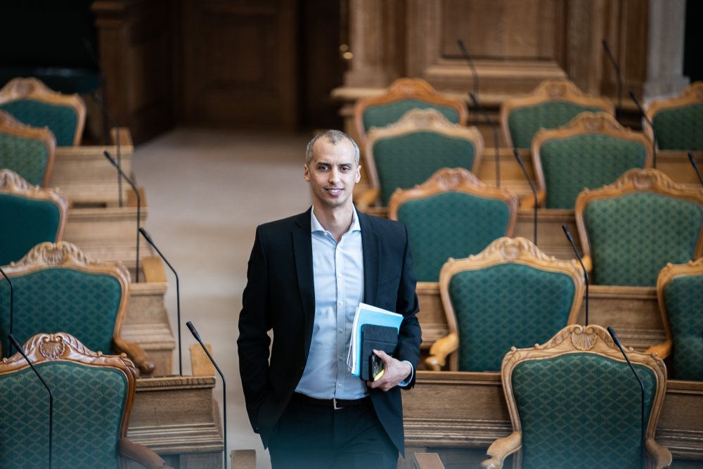 Udlændinge- og integrationsminister Mattias Tesfaye (S) har tiltro til myndighederne i sagen om sikkerhedssituationen i Syrien trods massiv kritik fra navngivne kilder i rapporter. (Arkivfoto)