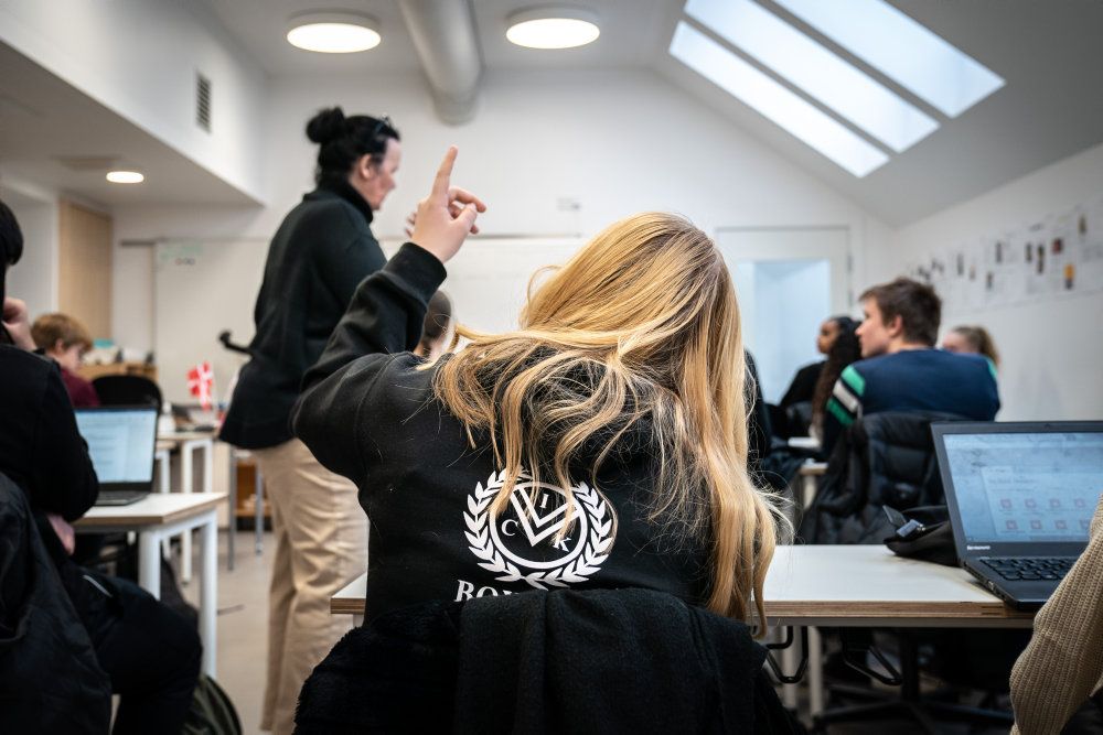 Skolelederforeningen vurderer, at mere end halvdelen af landets skoler stadig vil ty til fjernundervisning hver anden uge.