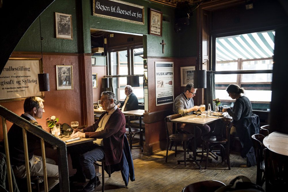 Reglen om, at man skal bestille bord mindst 30 minutter, inden man kommer på restaurant eller værtshus, har fået kritik fra både restaurationer og brancheorganisationen Horesta for at være for rigid. (Arkivfoto)
