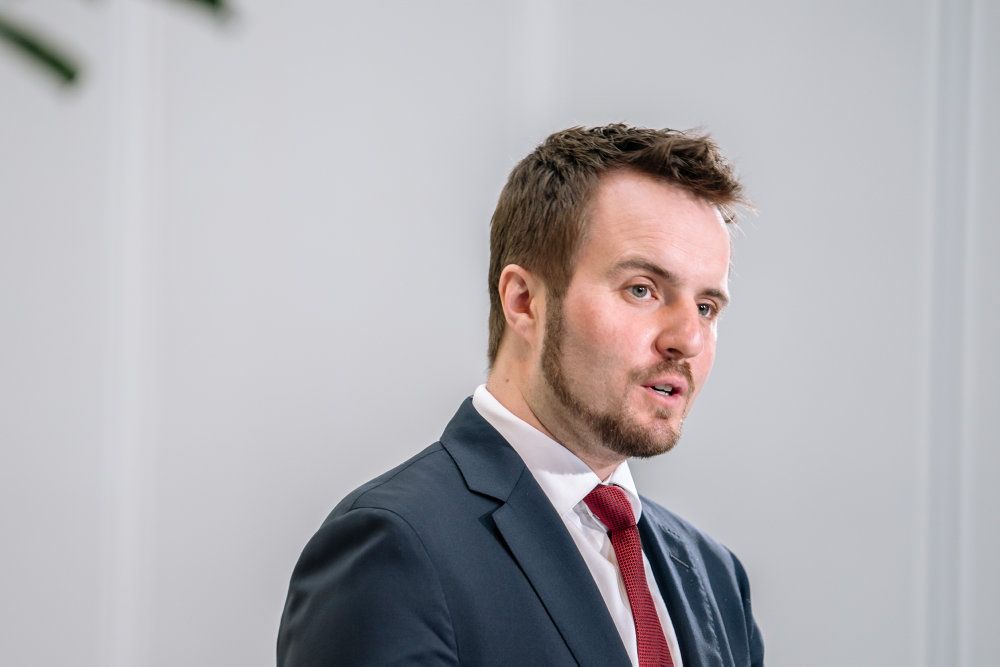 Erhvervsminister Simon Kollerup (S) har indkaldt bankernes interesseorganisation, Finans Danmark, til et møde om negative renter. (Arkivfoto)