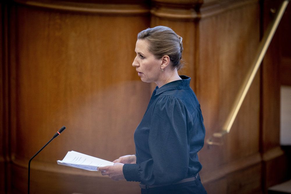 Statsminister Mette Frederiksen (S) siger under statsministerens spørgetime, at et nyt udrejsecenter givet vil skabe problemer for lokalbefolkningen, uanset hvor det placeres.