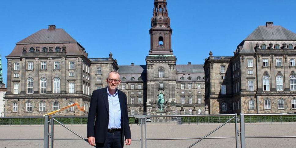 "Vi tilbyder nu vores kunder, at de kan få en garanti mod at blive mødt med kæmperegninger for brud på vores ophavsret," oplyser chefredaktør for NB-Medier, Arne Ullum.