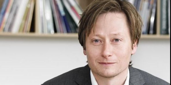 Ny prognose fra AE-Rådet forudser jobfest i begyndelsen af 2022, men ikke for langtidsledige. "Vi forventer, at beskæftigelsen vil være nogenlunde tilbage men ikke, at langtidsledigheden er faldet til niveauet før krisen," siger cheføkonom Erik Bjørsted.