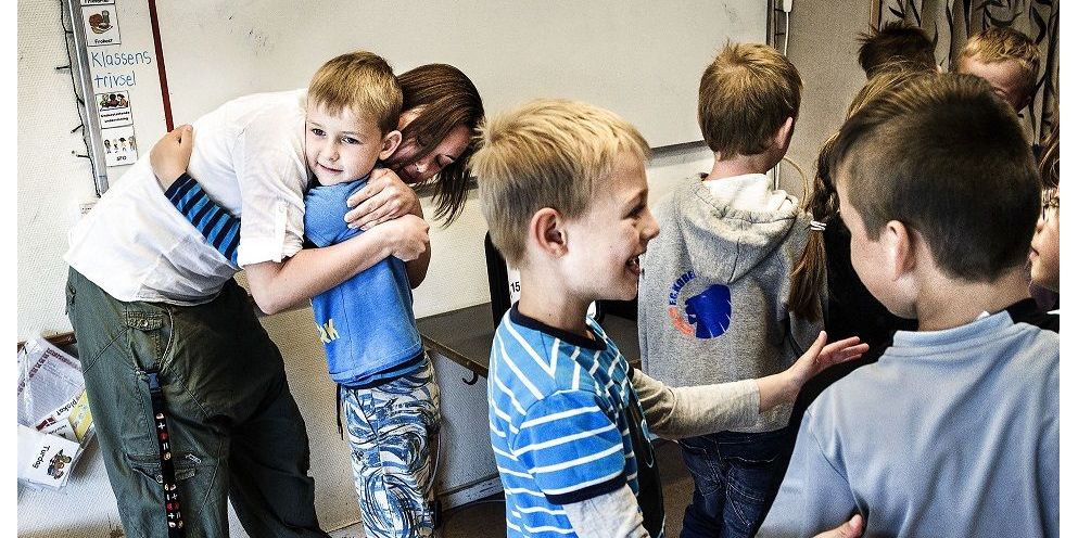 Det kan gå hårdt ud over de nye skoleelever, hvis deres skole lukker ned under skolestarten, mener forældre. Borgmester lover at gå videre med bekymringen.