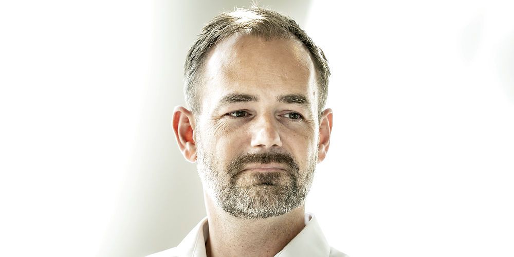 KL-formand Jacob Bundsgaard afviser at forholde sig til, om det er realistisk at bruge fem milliarder ekstra på specialiserede socialområde. Han fokuserer istedet på, at det er prisen på de forbedringer, som en bred vifte af partier i Folketinget og regeringen har stillet borgerne i udsigt.