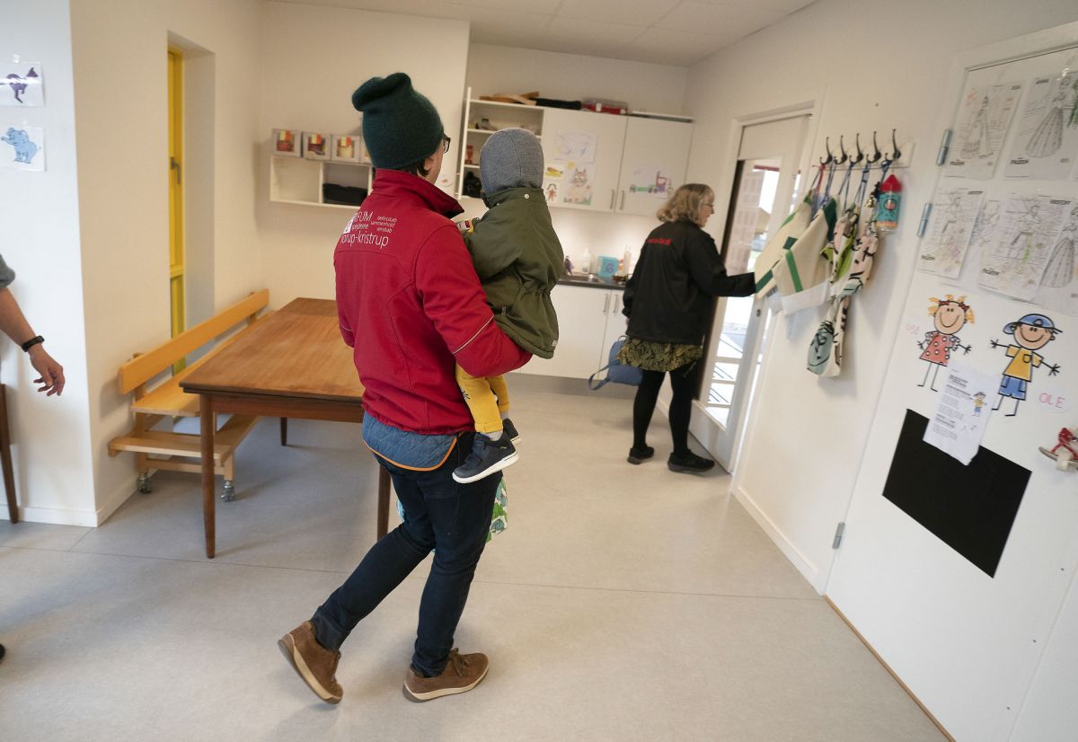 Det bliver svært at finde uddannet personale nok til leve op til kravene for minimumsnormeringer i vuggestuer og børnehaver.