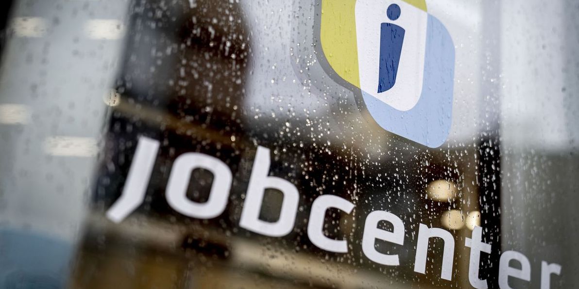 Også flere jobcentermedarbejder kan møde på arbejdspladsen fredag, når tyve procent af de hjemmearbejdende offentligt ansatte kan komme tilbage.