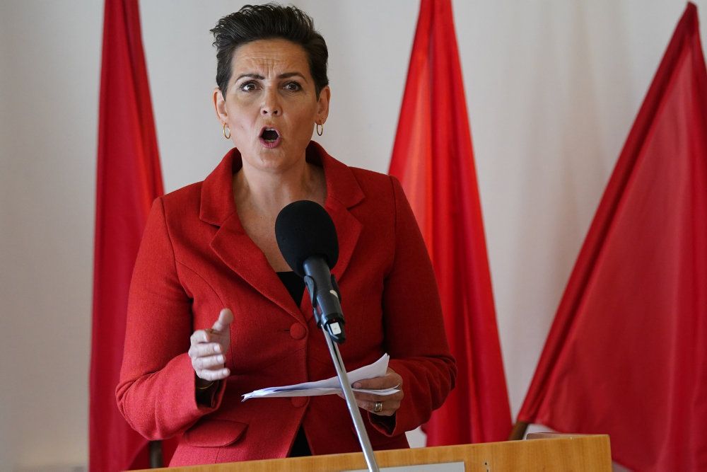 Pia Olsen Dyhr (SF) kæmper for højere dagpenge i sin 1. maj-tale. Det skal betales af boligejerne, mener SF.