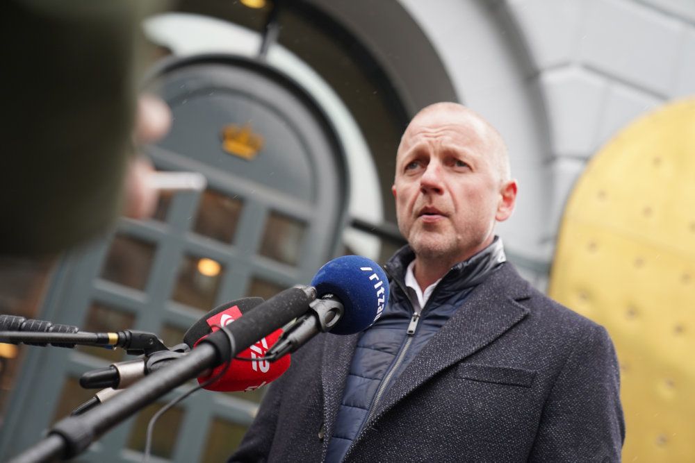 Vaccinen fra AstraZeneca er fortsat en godkendt vaccine, og Sundhedsstyrelsen har ikke udelukket, at den kan tages i brug igen.