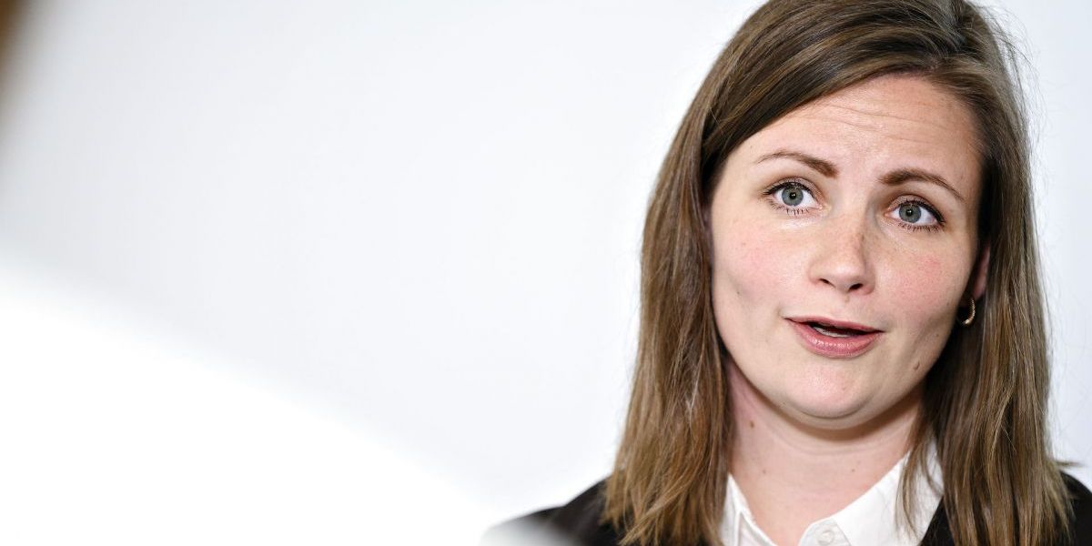 Enhedslistens Mai Villadsen truer med valg, hvis ikke regeringen vil løfte ydelser til børnefamilier i kontanthjælpssystemet. Også Radikale og SF siger, at 'regeringen lever livet farligt,' hvis de ikke vi være med til at løfte ydelserne.