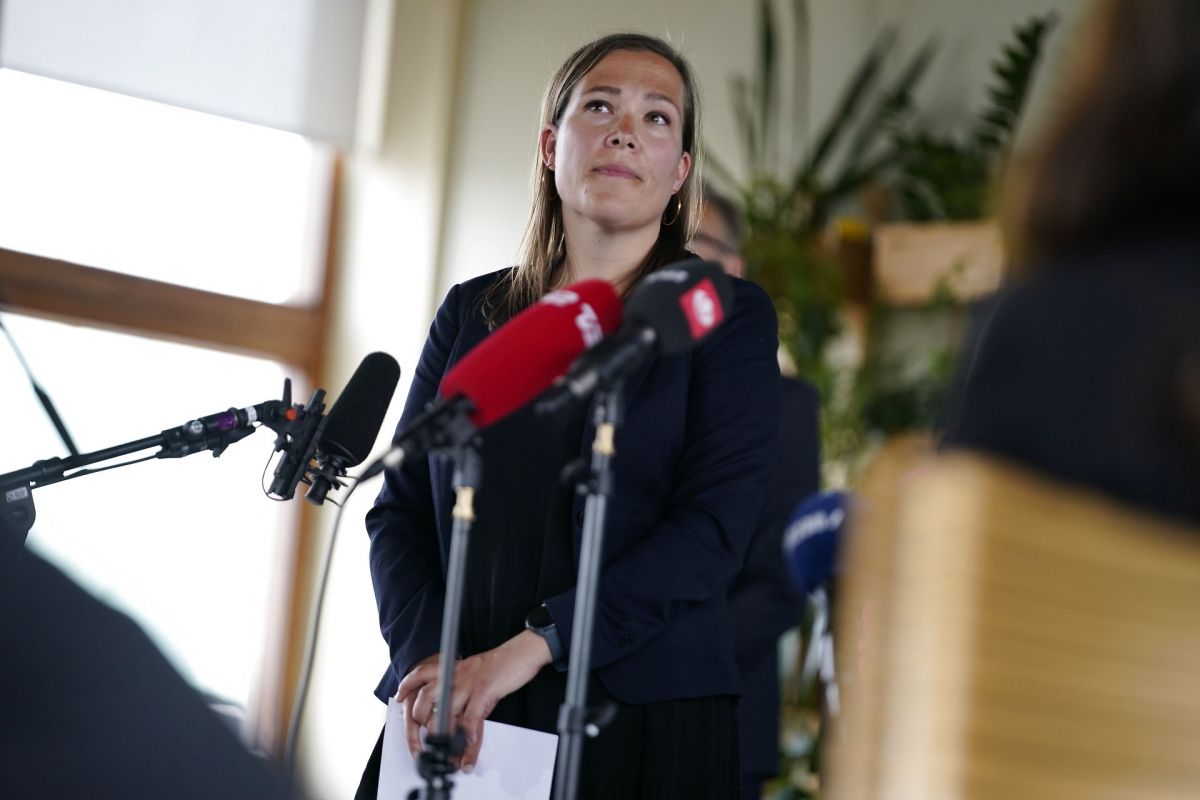 Social- og indenrigsminister Astrid Krag (S) takker aftalepartierne for "konstruktive forhandlinger, hvor de gjorde regeringens udspil endnu bedre med især gode forslag om mere tidlig hjælp til børn og familien og et løft af sagsbehandlingen."