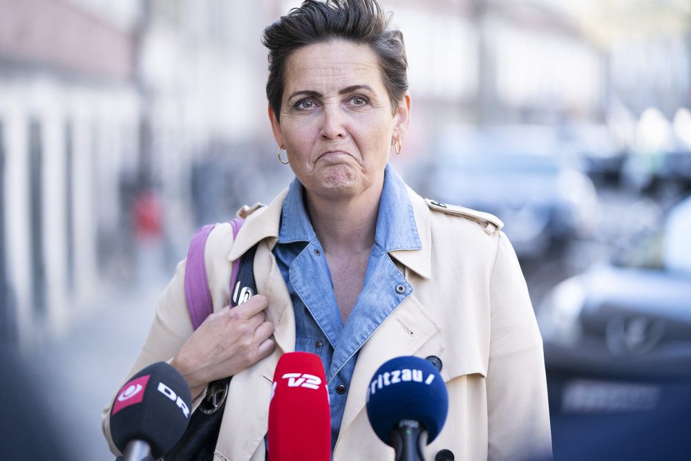 SFs Pia Olsen Dyhr var blandt de partiledere, der mandag eftermiddag mødte op til forhandlinger om næste fase af genåbningen. Efter indgåelsen af aftalen glædede hun sig blandt andet over, at det fra fredag den 21. maj bliver lettere for danskerne at komme på biblioteket.